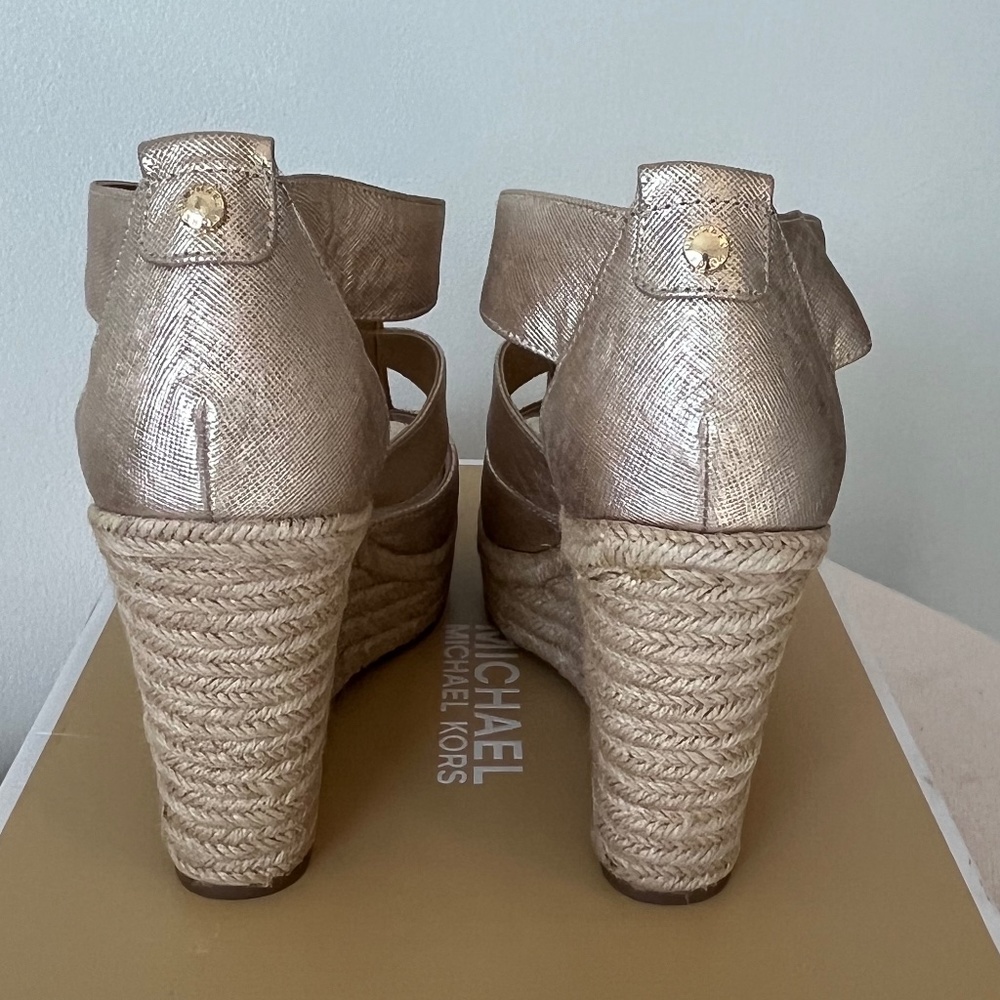 Brand New Michael Kors Gold Damita Wedge - Women's Size 9 - Picture 5 of 6